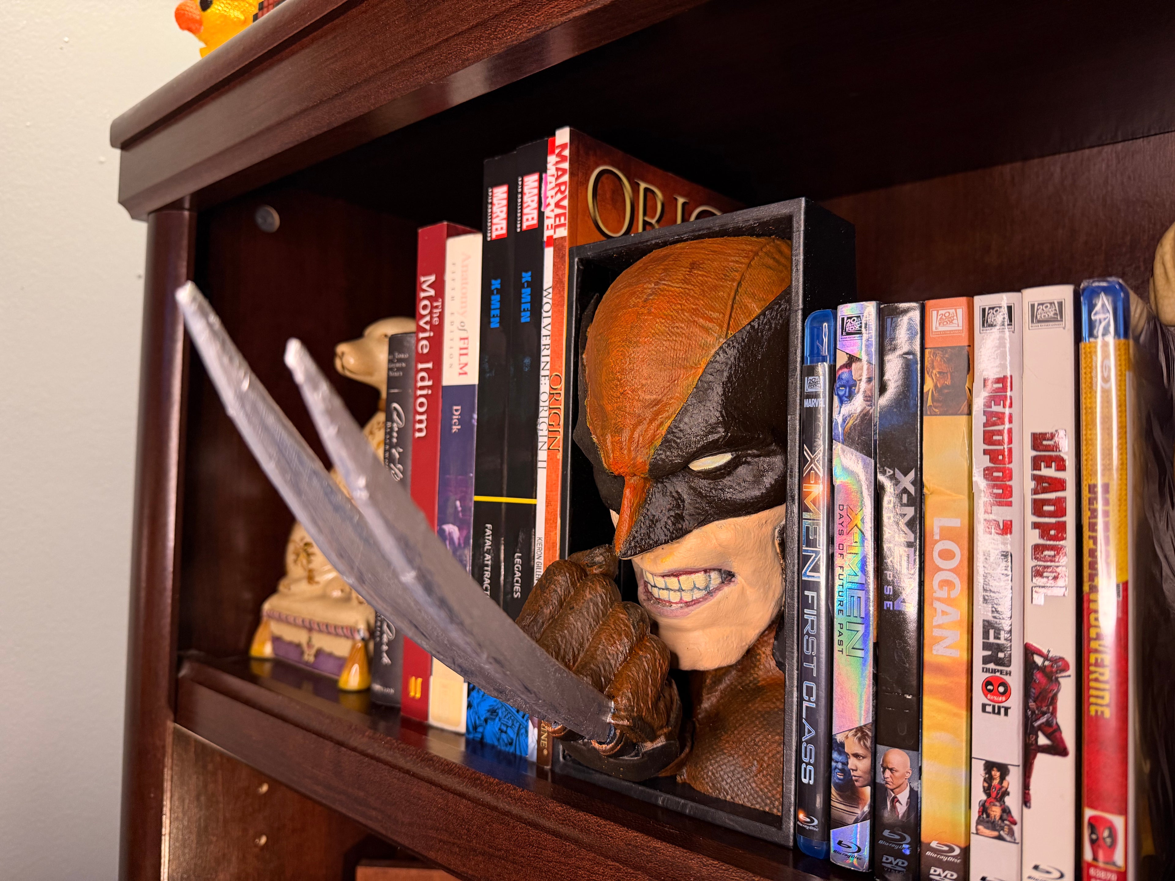Wolverine Book Nook – Hand-Painted 3D Printed Display