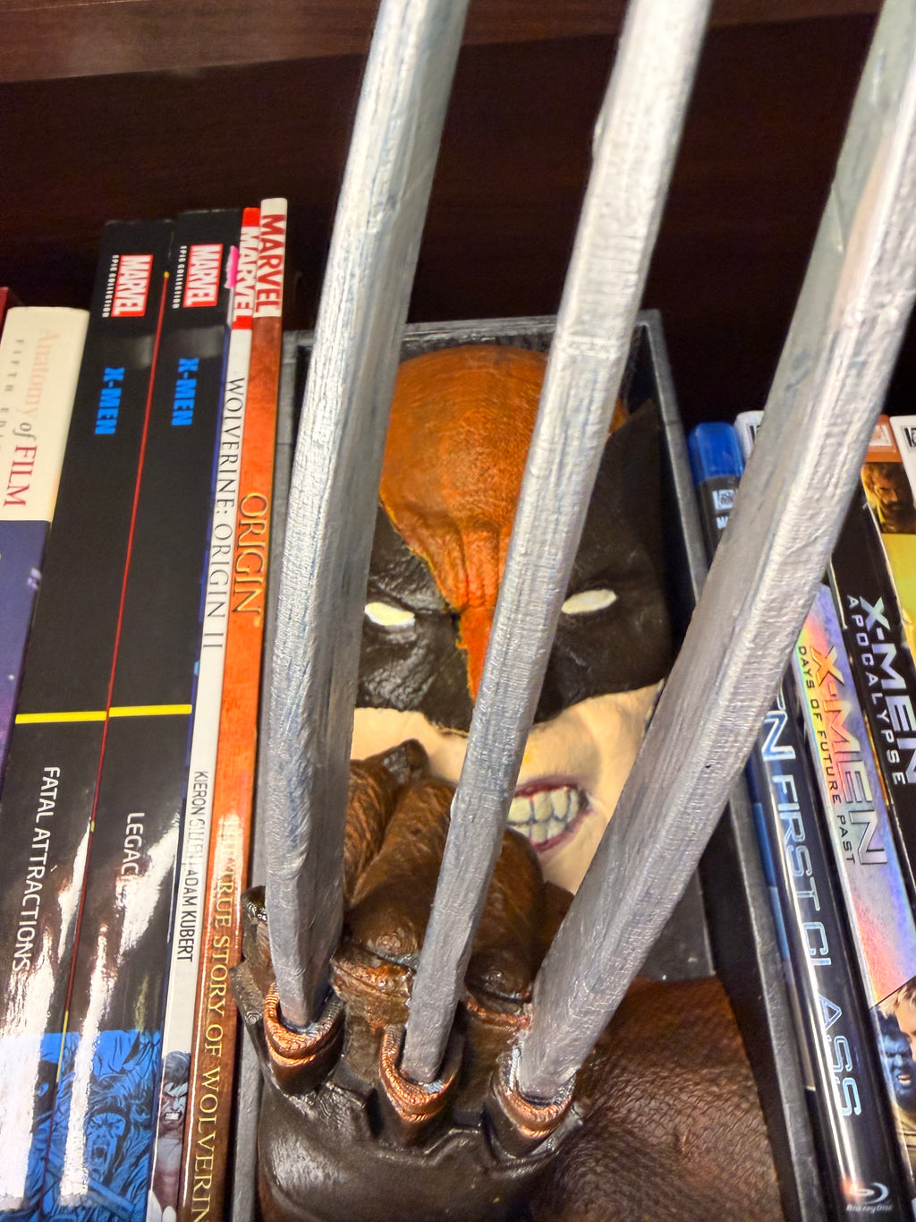 Wolverine Book Nook – Hand-Painted 3D Printed Display